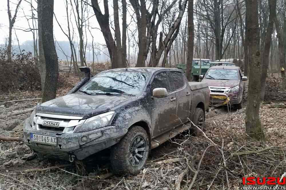 Isuzu_Bodjani_Offroad_2016_04.jpg